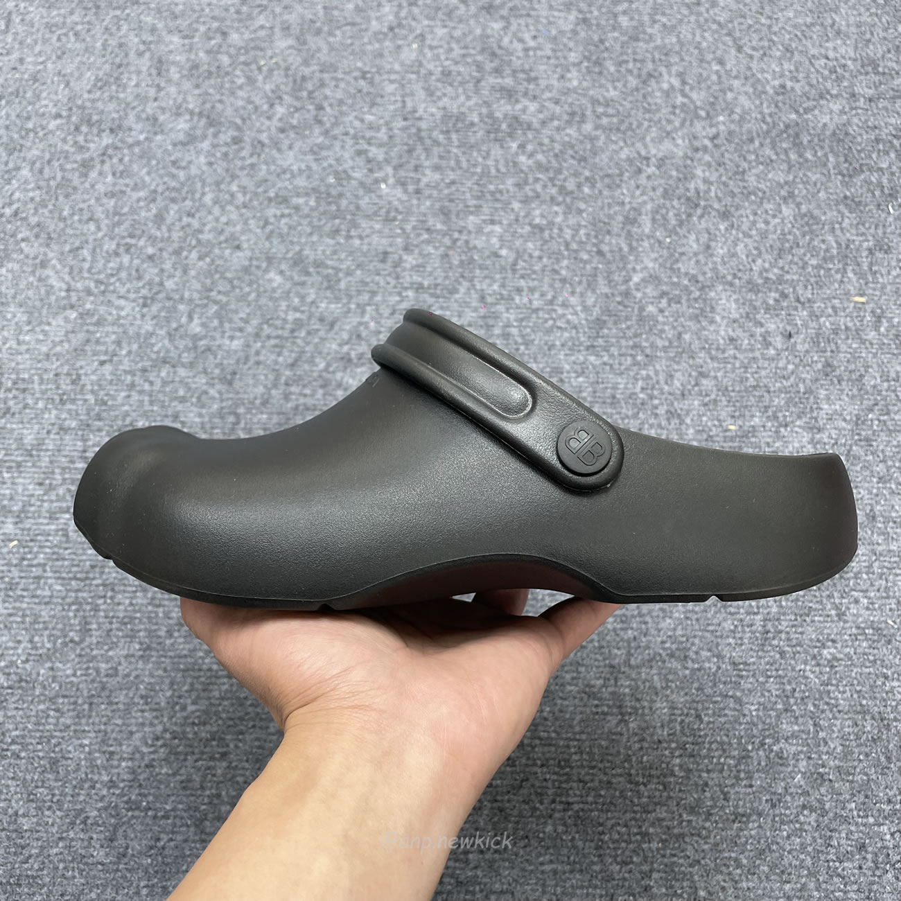 Balenciaga Balenciaga Logo Embossed Slingback Mules (7) - www.newkick.vip